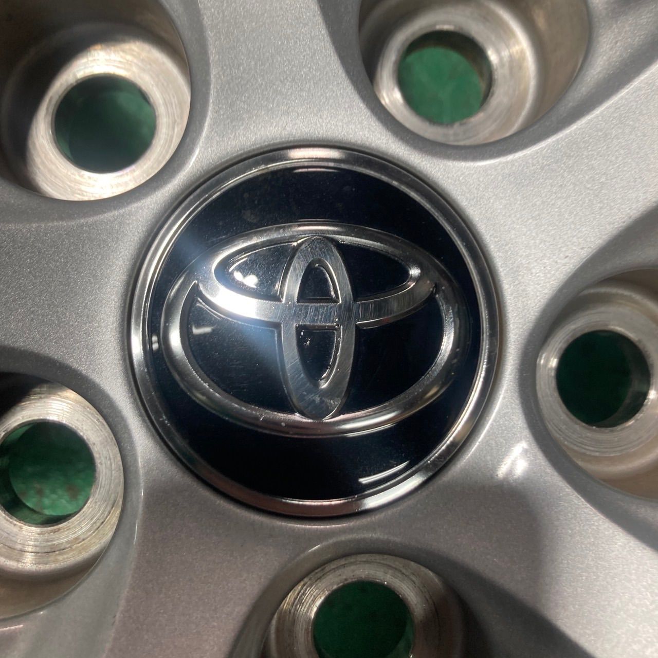 [送料込] トヨタ ヤリスクロス純正 16インチ アルミホイール シルバー 楽天市場】トヨタ ヤリスクロス 純正アルミホイール 16インチ