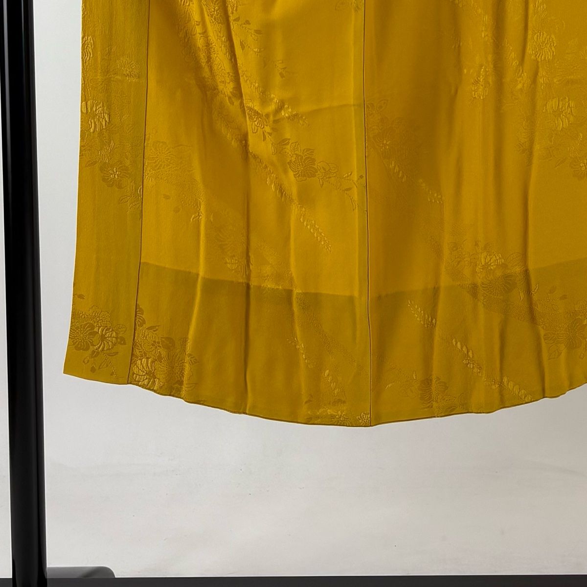 長襦袢 身丈131.5cm 裄丈67cm M やまと 地紋 山吹色 正絹 秀品