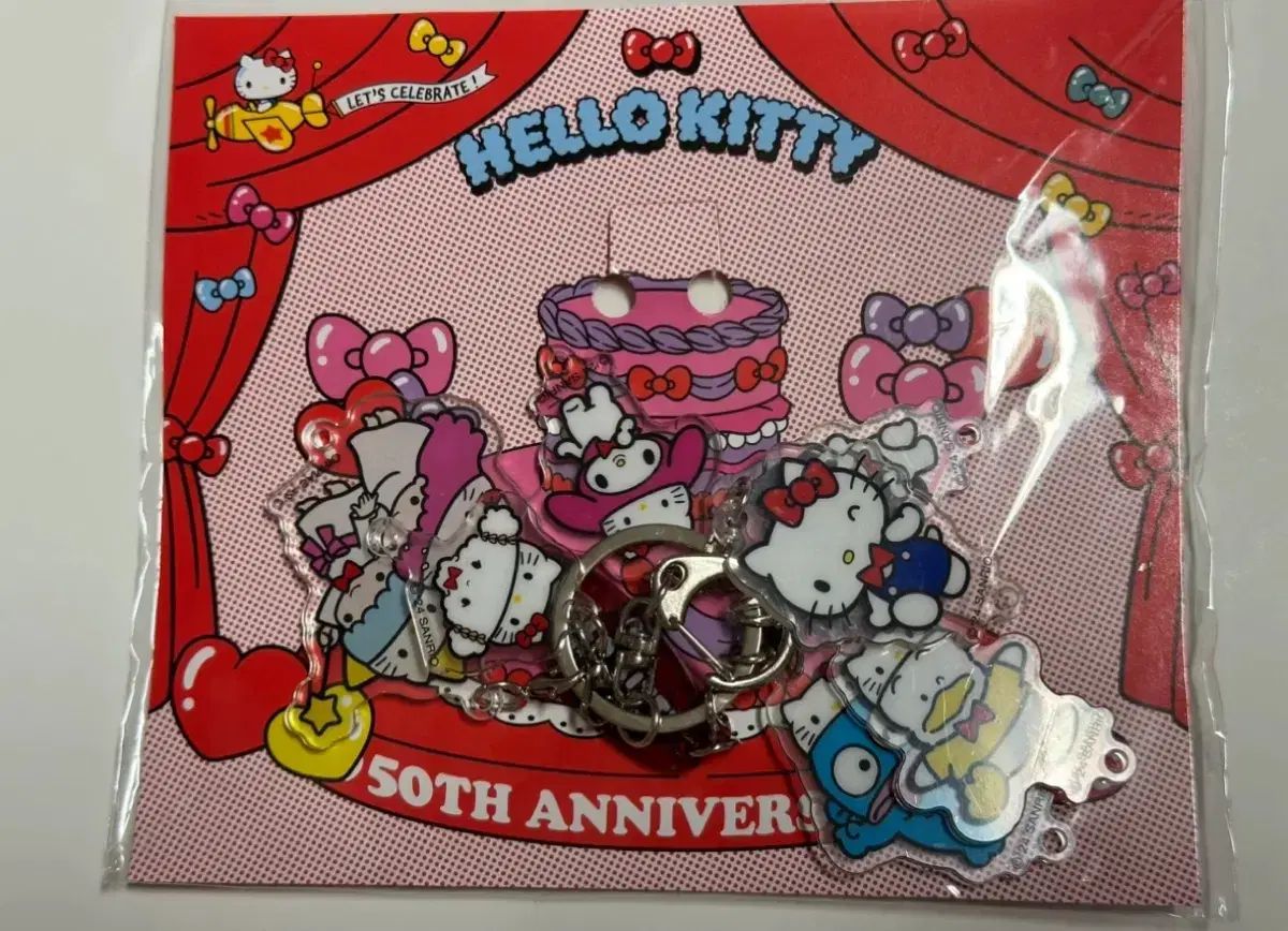 ハローキティ 50周年 ポップアップ　韓国限定　ドレスアップ　キーホルダー ついにフィナーレ！ハローキティ50周年ポップアップが新世界