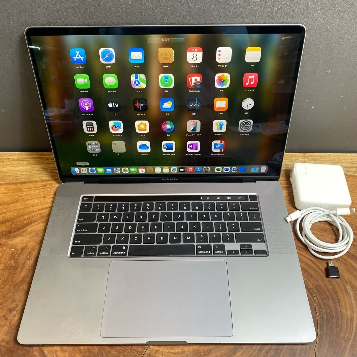 Apple MacBook