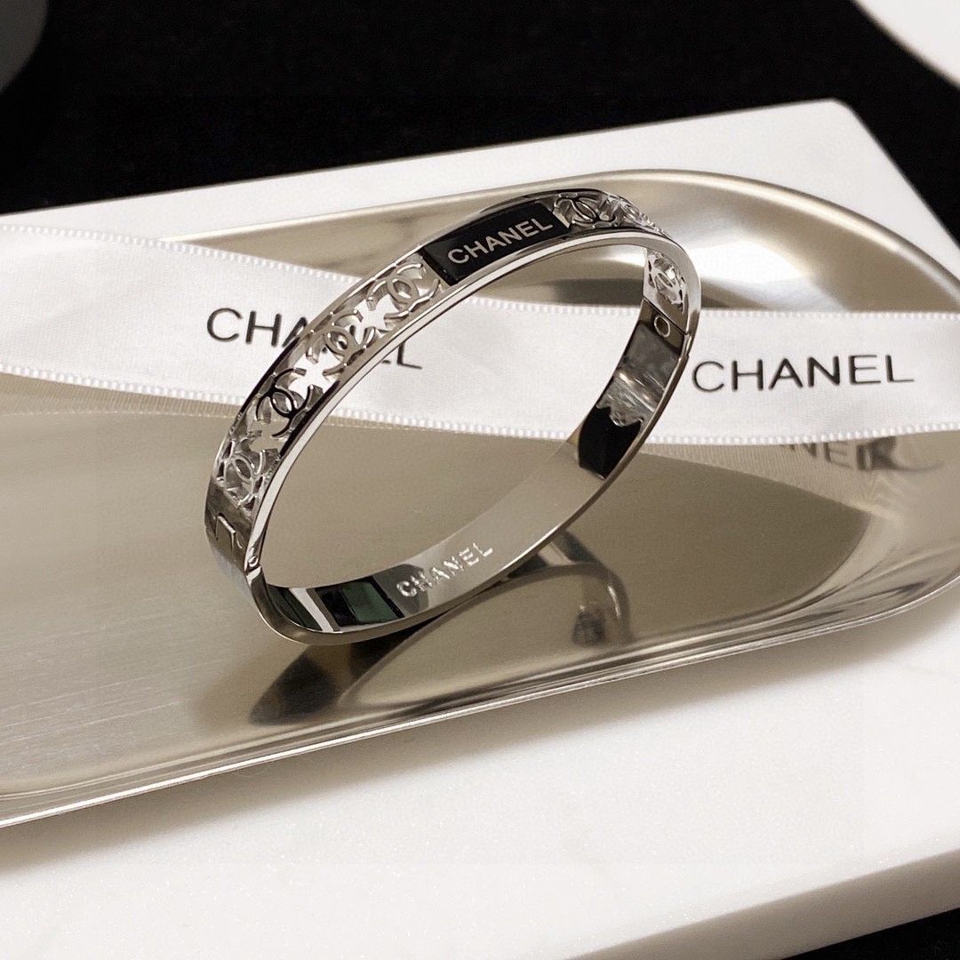 Chanel シャネル