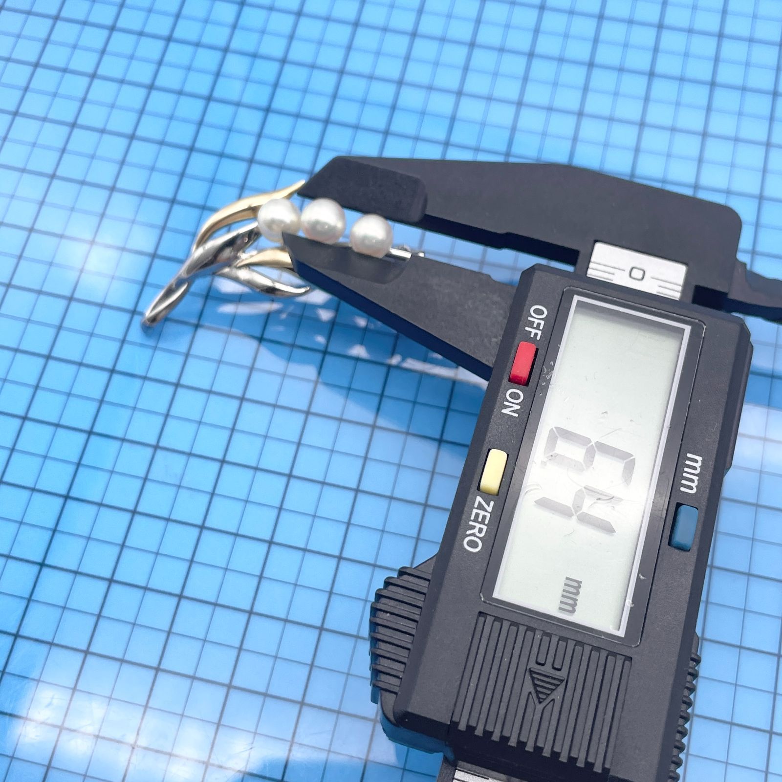 本真珠 ブローチリーフ SILVER K18 コンビ 本真珠 ブローチリーフ SILVER K18 コンビ レビューの多い高評価