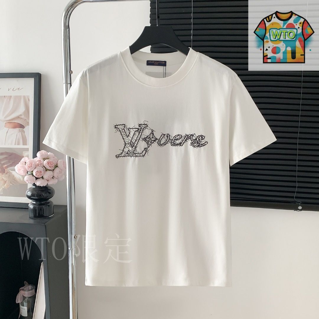 ロゴ刺繍がお洒落☆【LOUIS VUITTON】LVロゴTシャツ 袖のLVロゴがお洒落♪】ルイヴィトン Tシャツ 半袖 シンプル