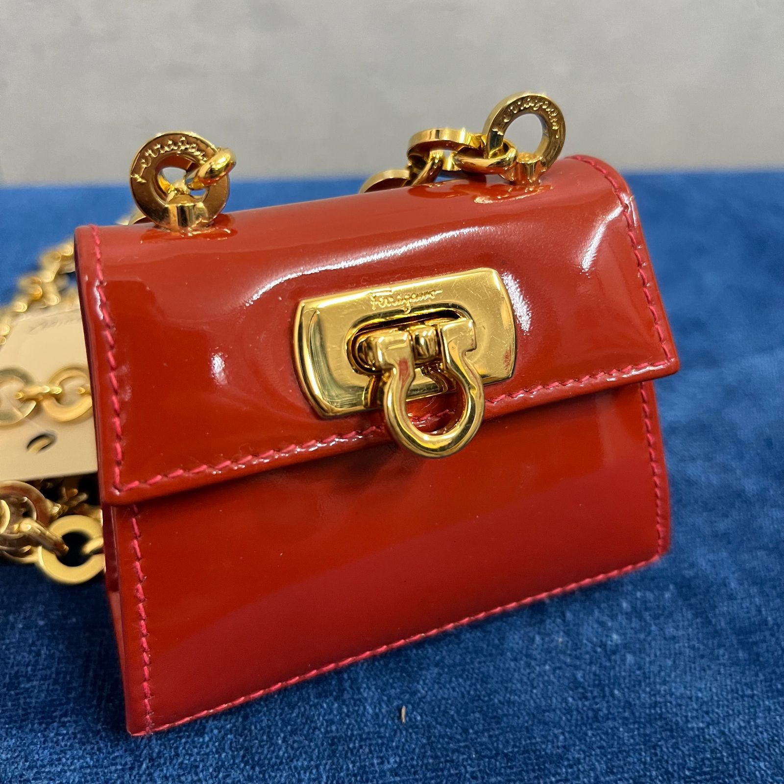 希少Salvatore Ferragamo ガンチーニ　ミニバッグ　ポーチ レア 希少 サルヴァトーレ フェラガモ salvatore ferragamo
