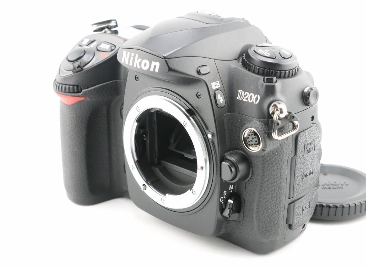 ☆極上品☆ショット数:8,639枚☆ニコン NIKON D200 ボディ