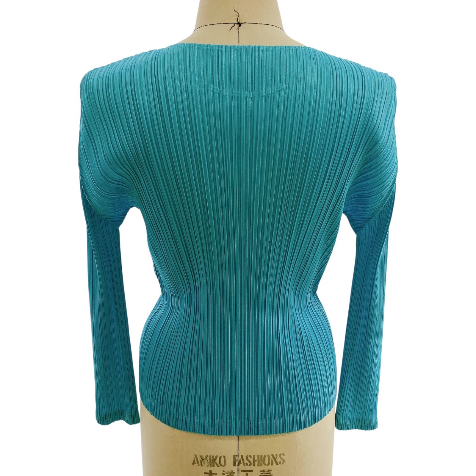 【美品】PLEATSPLEASE ISSEYMIYAKE イッセイミヤケ カット HI1 【美品】PLEATS PLEASE プリーツプリーズ ISSEY MIYAKE
