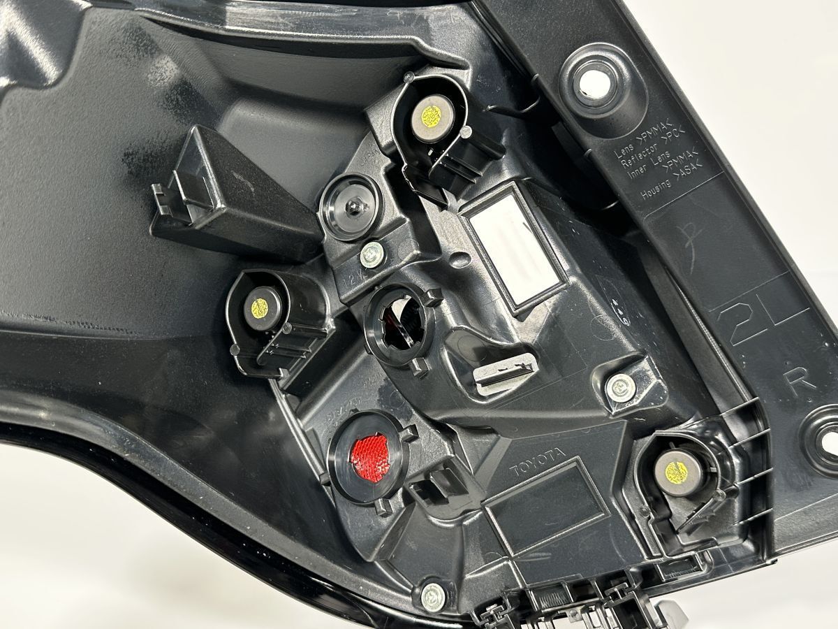 破損キズなし 低走行 ヤリス MXPA10 MXPA15 KSP210 MXPH10 MXPH15 純正 右テールランプ テールライト RH 81551-K0010 K0-9 管理31827 FFCRYSTALESIA_COM