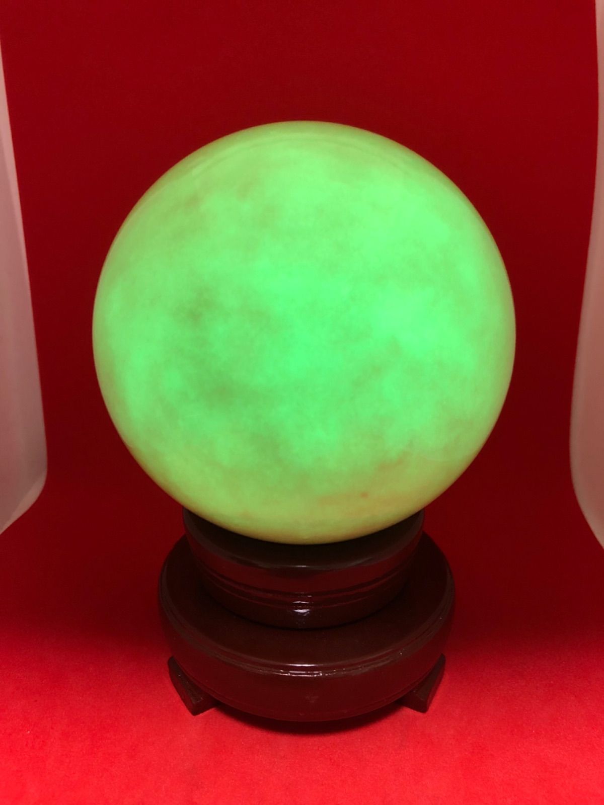 超綺麗不思議な緑夜光丸玉 10cm回転可能な木製の台座付き
