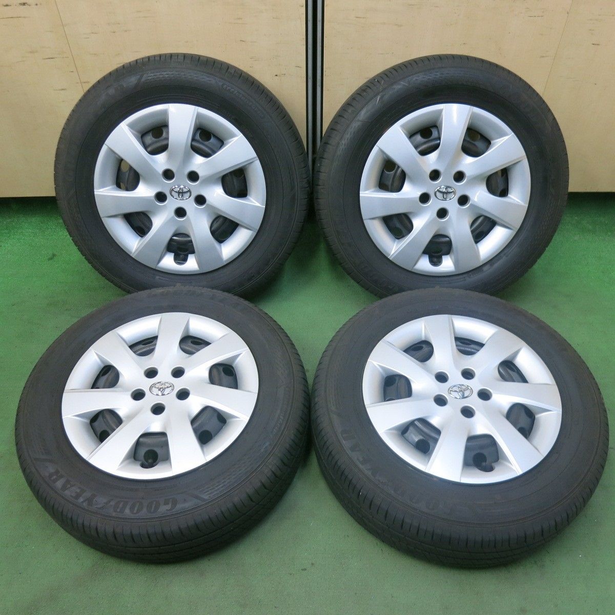 バリ溝 21年 9.5分 トヨタ 20系 ウィッシュ 純正 スチール 195 65R15 グッドイヤー EfficientGrip ECO EG02 15インチ PCD100 5H 5092901SKノ