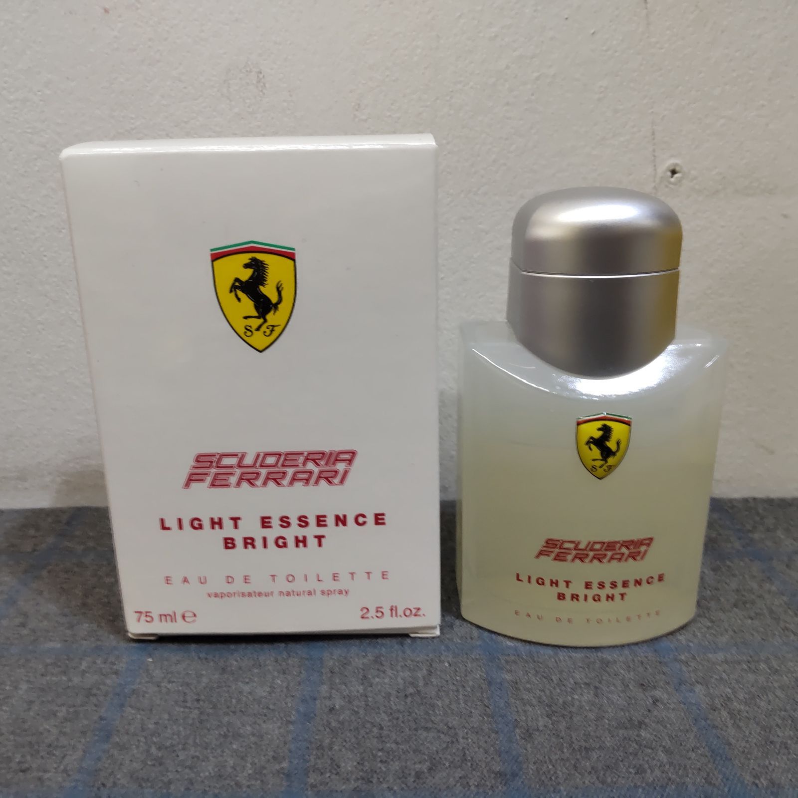 箱有り SCUDERIA FERRARI フェラーリ ライトエッセンスブライト
