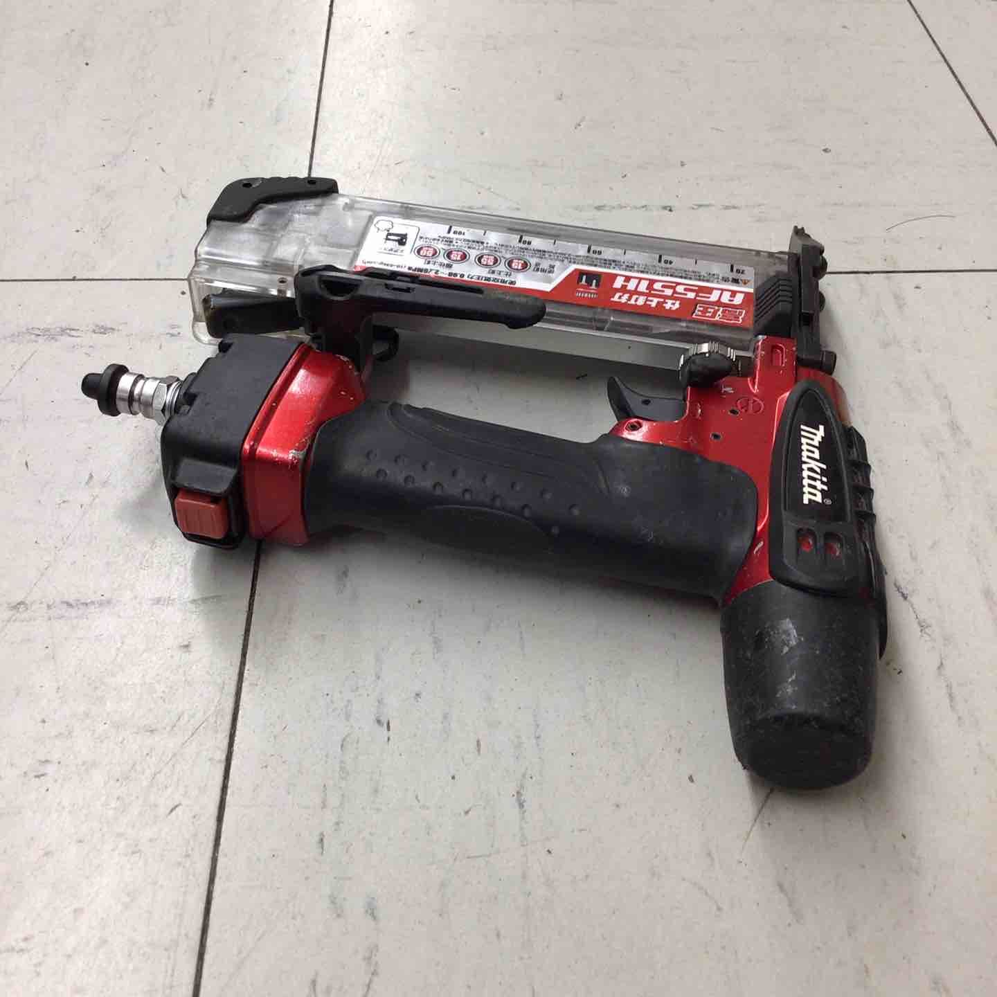 中古品】 マキタ/makita 高圧フィニッシュネイラ AF551H 【鴻巣店】 中古品】 マキタ/makita 高圧フィニッシュネイラ AF551H 【鴻巣店】