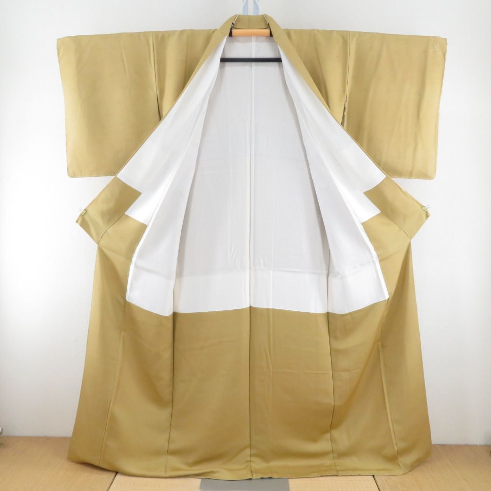 色無地 丹後ちりめん 袷 辛子色 余り布付き 一つ紋 違い鷹の羽紋 正絹 色無地 丹後ちりめん 袷 辛子色 余り布付き 一つ紋 違い鷹の羽紋 正絹