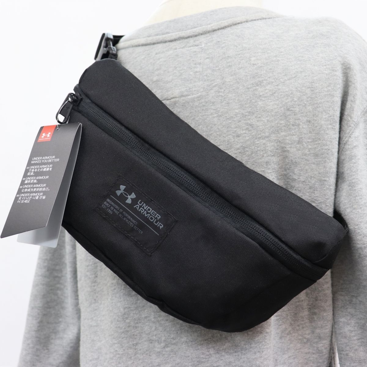 ☆アンダーアーマー UNDER ARMOUR 新品 メンズ ロゴ入り シンプル ボディバッグ ウエストバッグ バッグ BAG 鞄  黒[1364275-001] 六☆QWER☆ - メルカリ