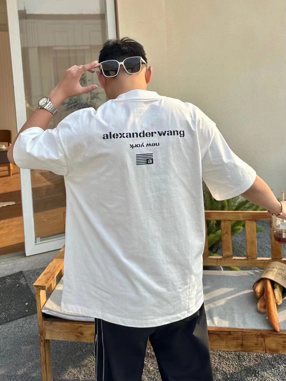 Alexander Wang 2024年春夏新作の発泡加工ロゴプリント半袖Tシャツ