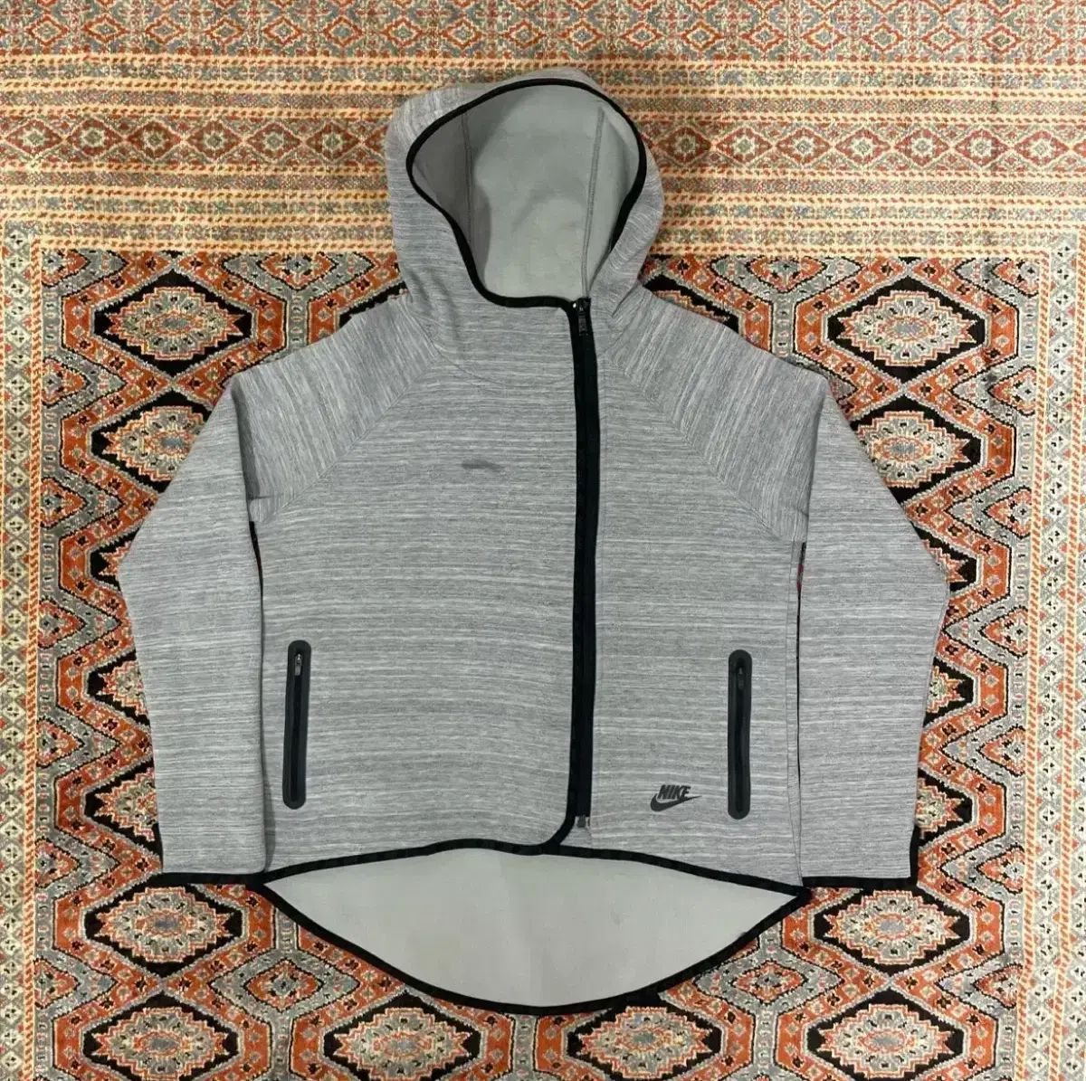 NIKE(ナイキ) テックパック グレー ジップアップパーカー フード