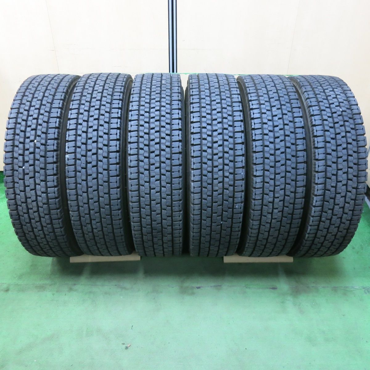 バリ溝 24年 9分 6本 トラック タイヤ 225|90R17.5 127|125L スタッドレス ブリヂストン W999 17.5インチ 5053009SYスタ