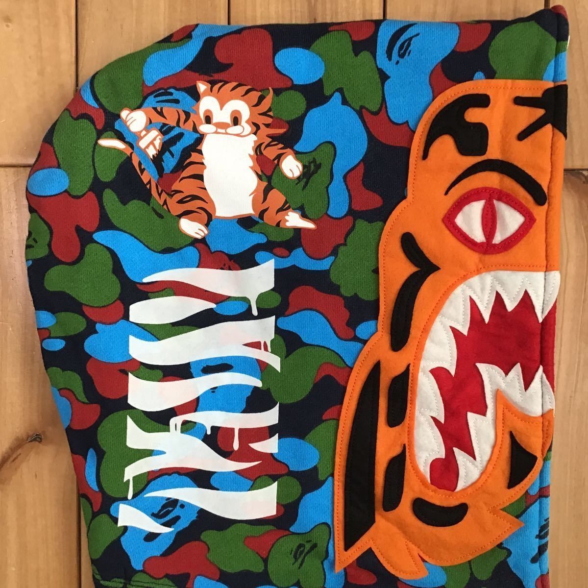 APE BAPE シンガポール限定　シャークパーカー　パーカー camo L APE BAPE シンガポール限定 シャークパーカー パーカー camo L GIANT