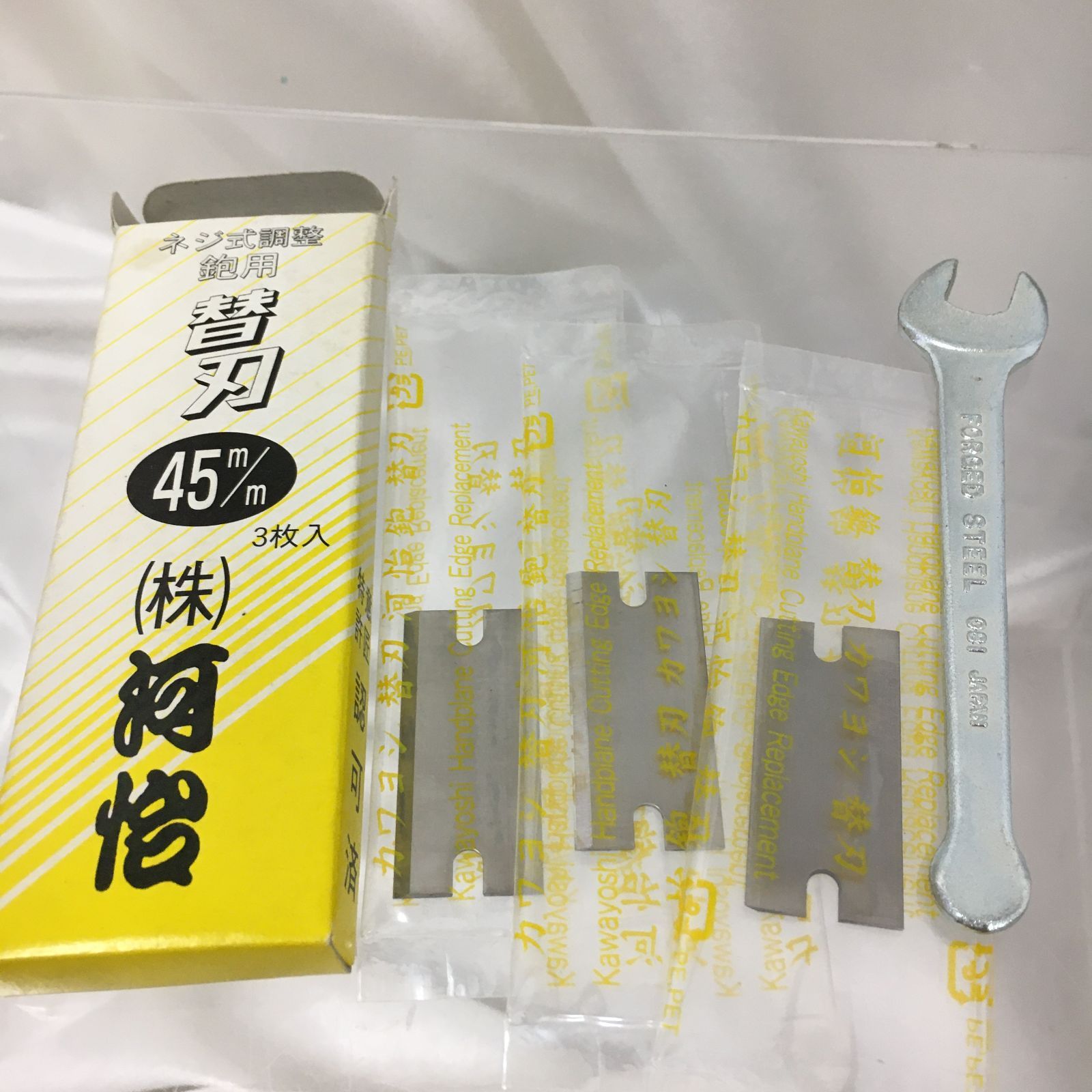 河よし鉋　55mmと替刃3枚入 Amazon | 河怡 替刃式鉋 本体 55mm | 平かんな