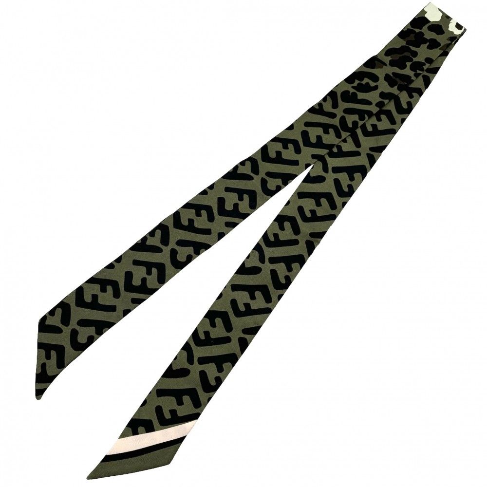 FENDI ラッピー ロゴ 花柄 ブラック×グリーン FENDI ラッピー ロゴ 花