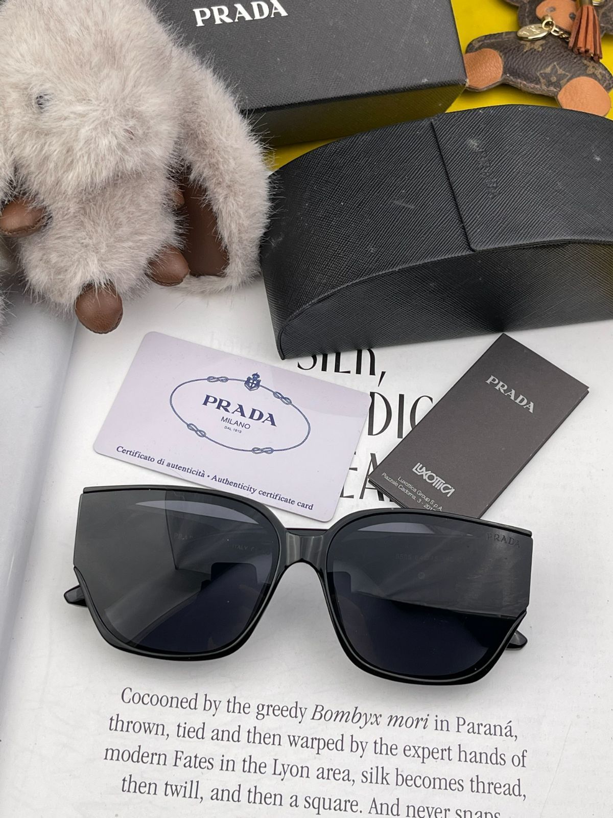 Prada 今日限定特価！】プラダ クラシックな四角形デザインの