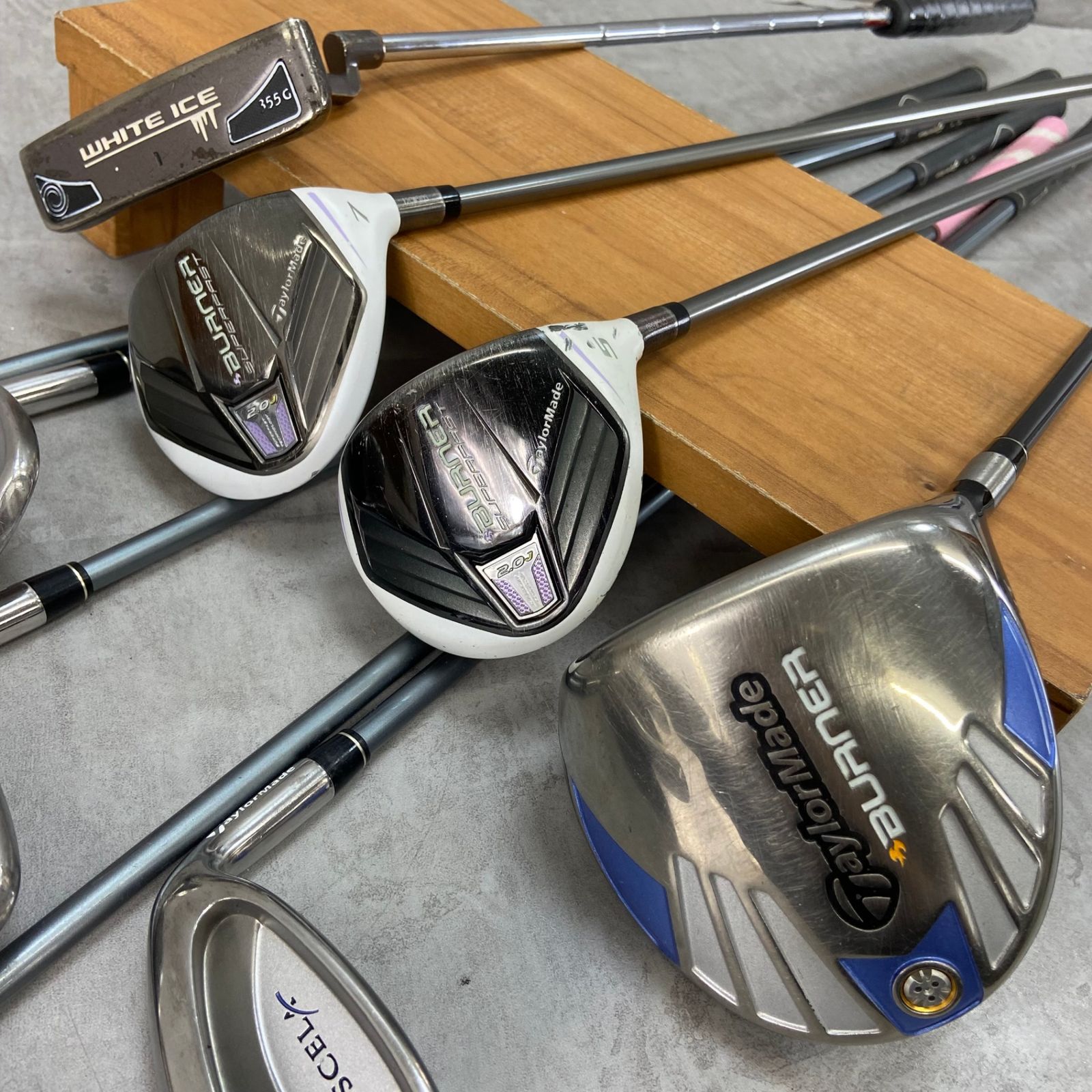 XXIO - XXIO　ゼクシオ　TaylorMade　テーラーメイド　メンズゴルフ14本セット　右利き用　キャディバッグ　初心者おすすめ　入門用 XXIO ゼクシオ TaylorMade テーラーメイド メンズゴルフ14本