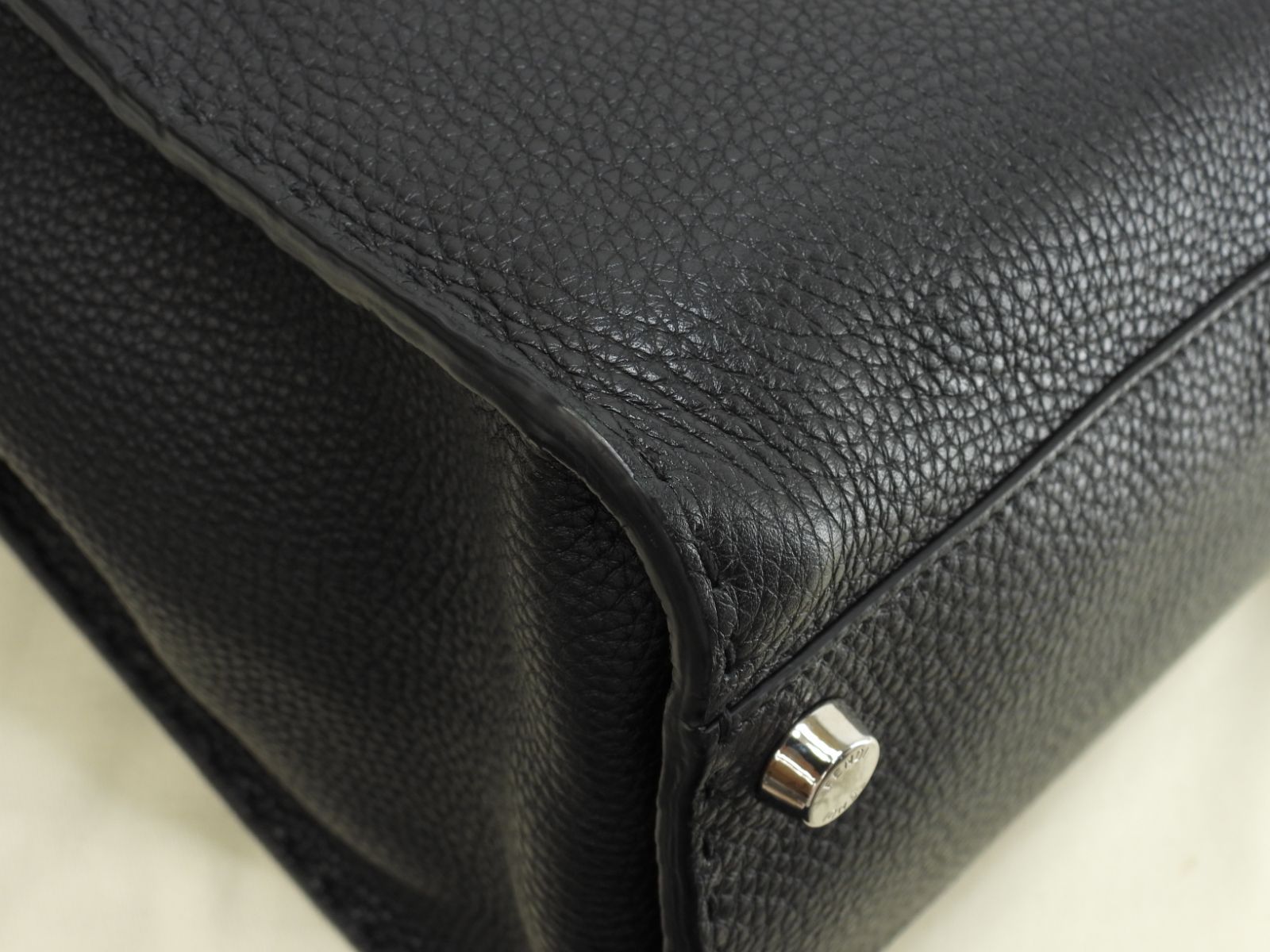 フェンディ ピーカブー大 セレリアレザー 黒 メンズハンドバッグ 両面