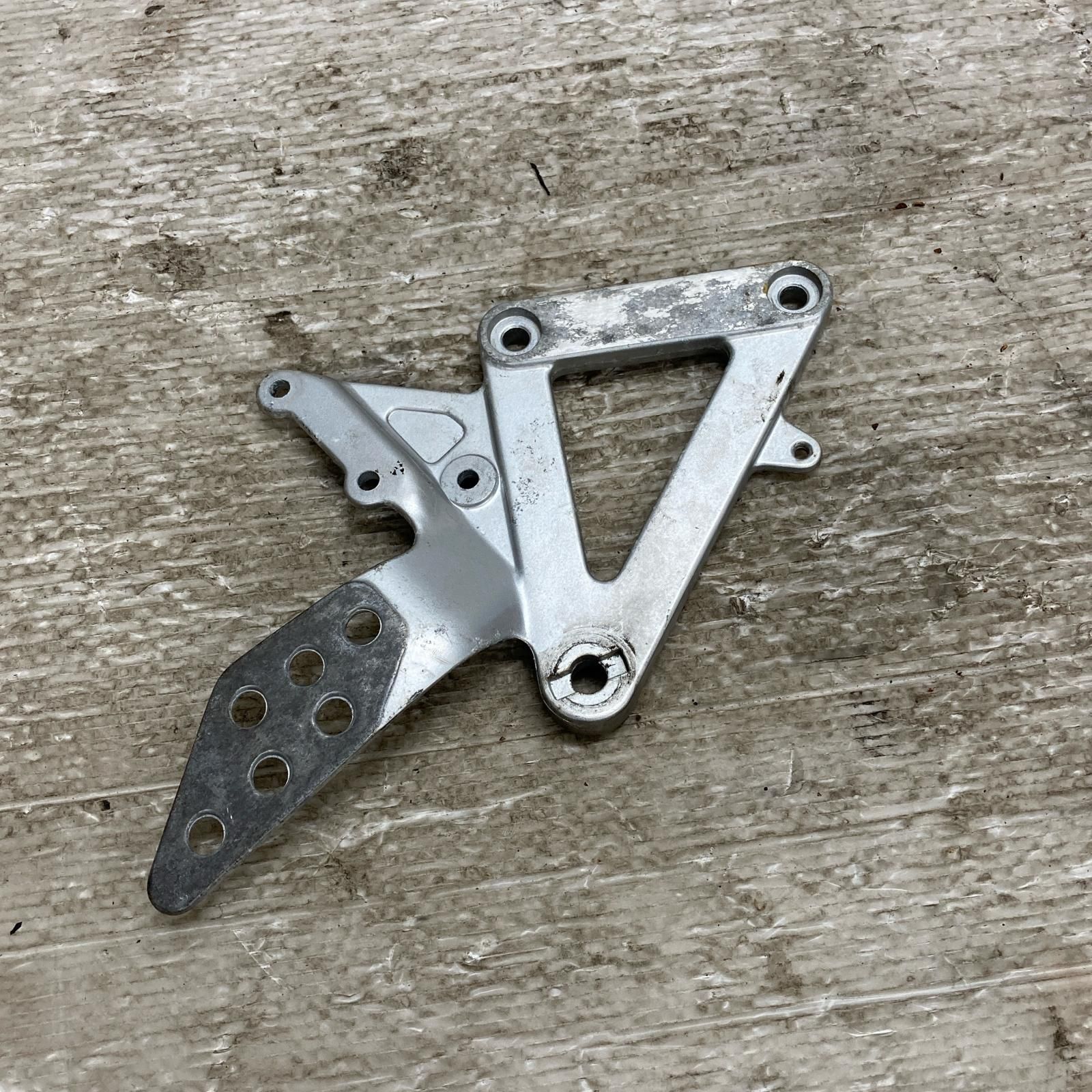 専用となります SUZUKI GSX-R400 GK73A ステッププレート 右 スズキ