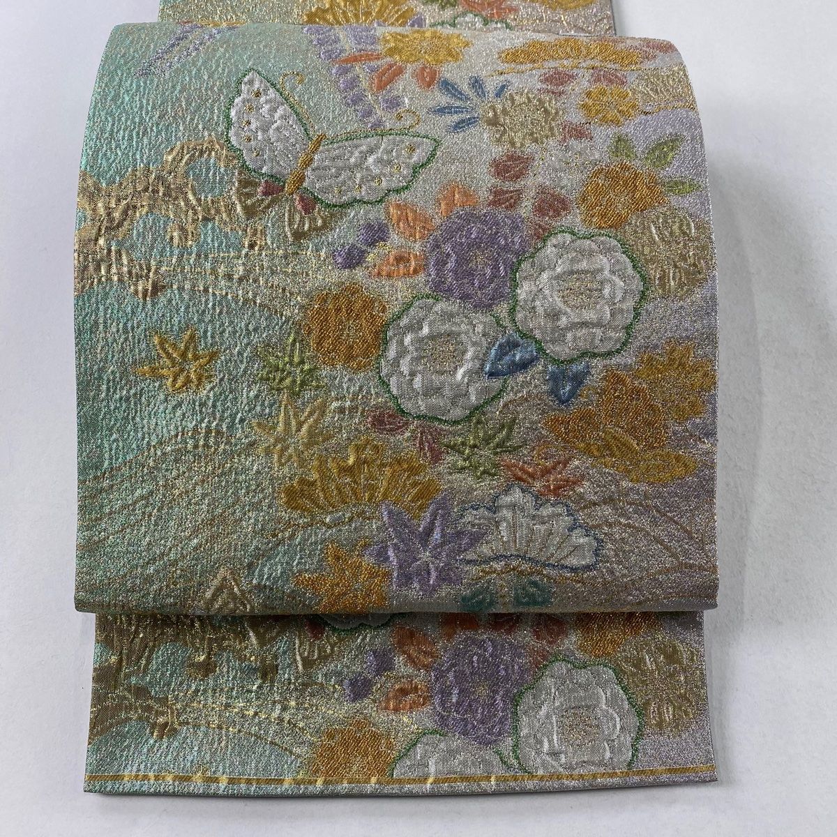 A26 美品　袋帯　綴れ　花草 袋帯 美品 秀品 草花 蝶 箔 薄緑 六通 正絹 【中古】 - メルカリ