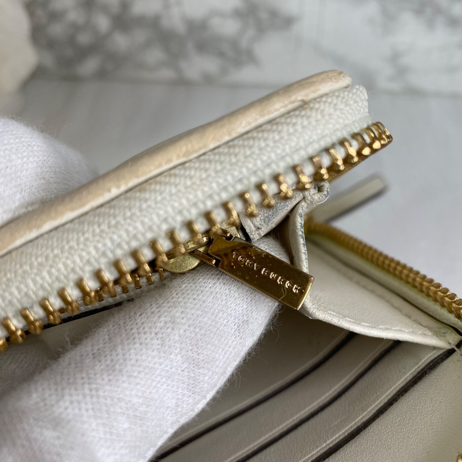 希少❗️?美品?TORY BURCH ラウンドファスナー長財布 花柄ホワイト 