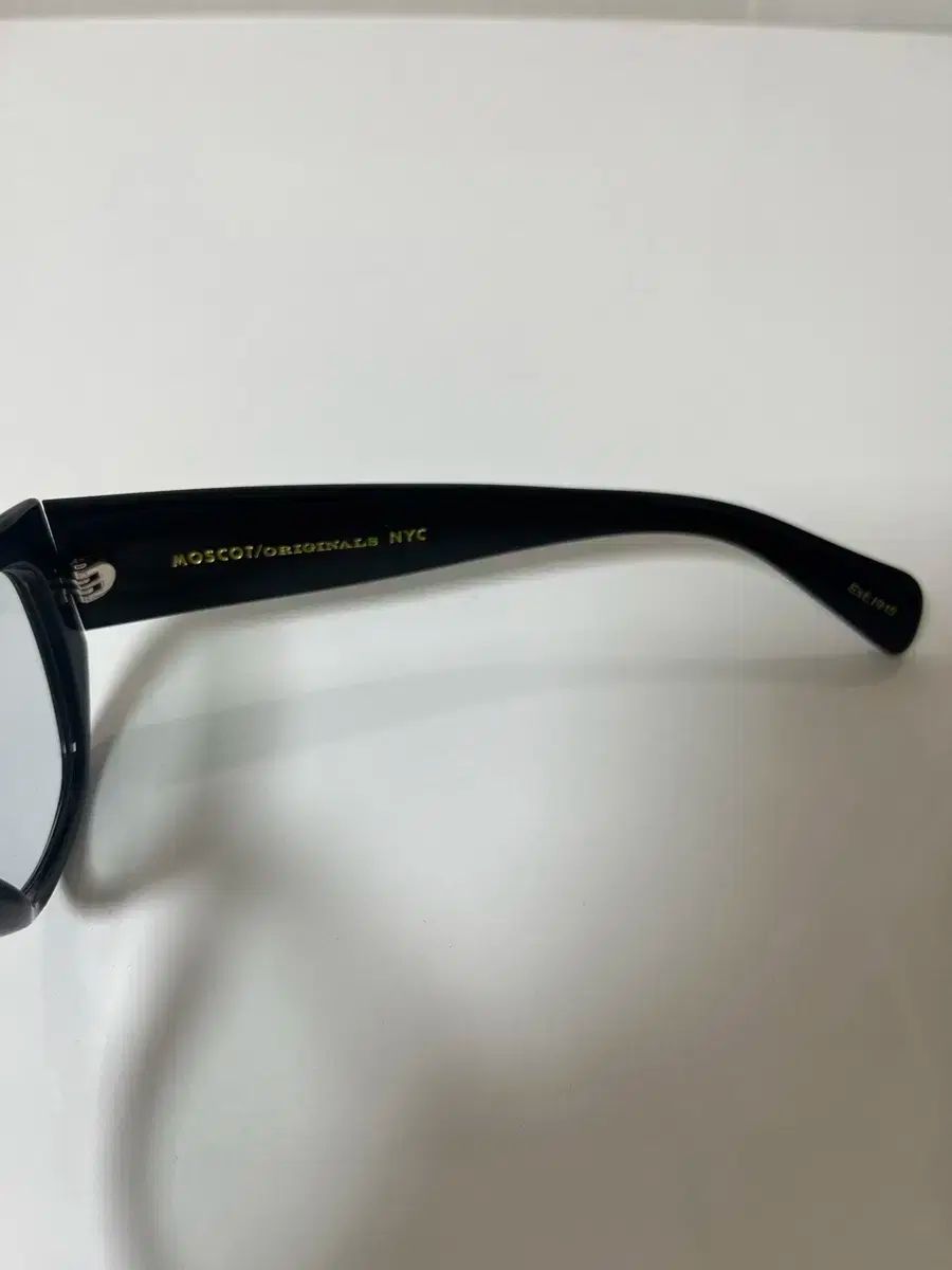 MOSCOT