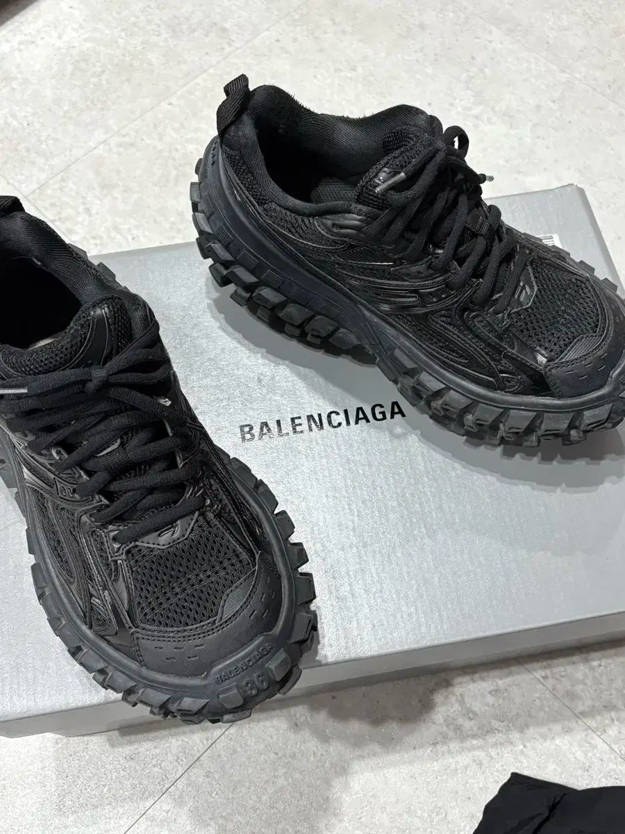 BALENCIAGA バレンシアガ ディフェンダー 36 230