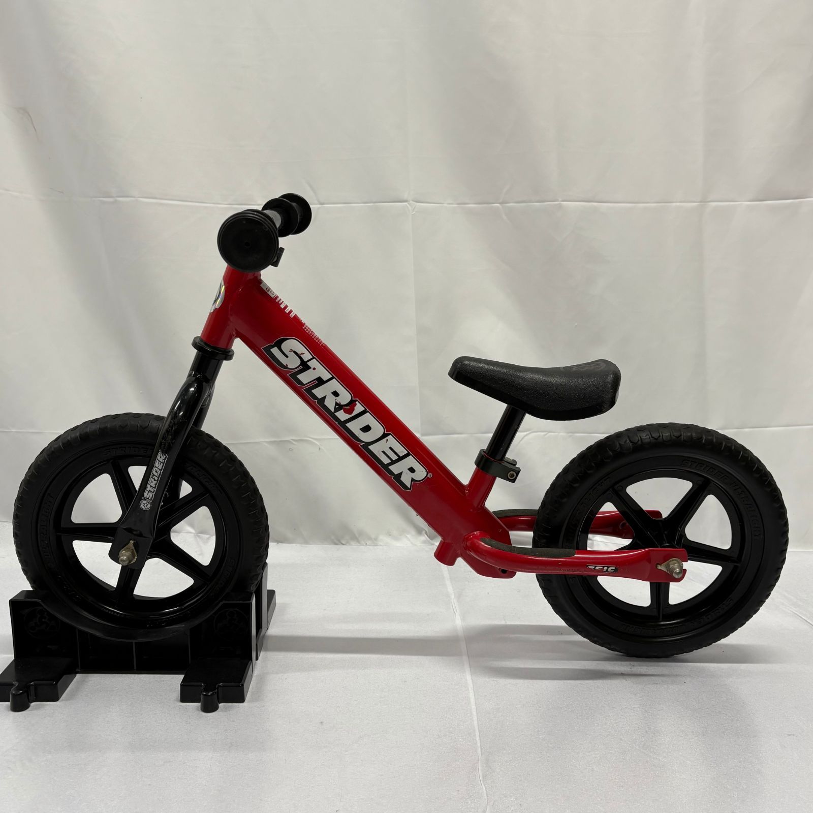 STRIDER ストライダー 12Classic キックバイク 赤 レッド 大人気カラー STRIDER ストライダー 12Classic キックバイク
