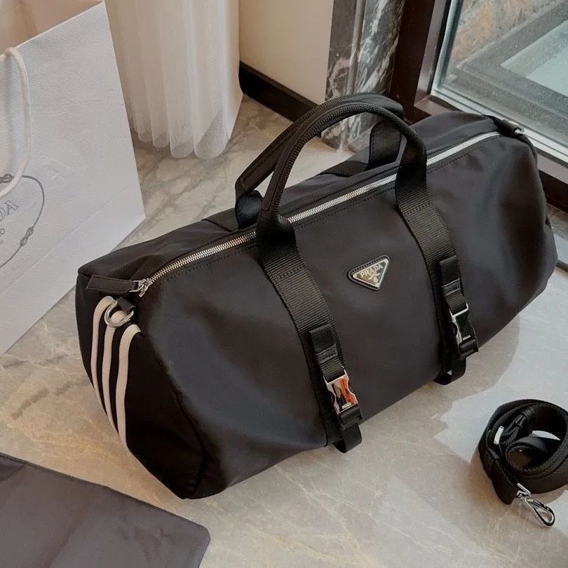 PRADA ブラック ダッフルバッグ プラダ 新品】PRADA プラダ × adidas Re-Nylon ダッフルバッグ 黒｜本日