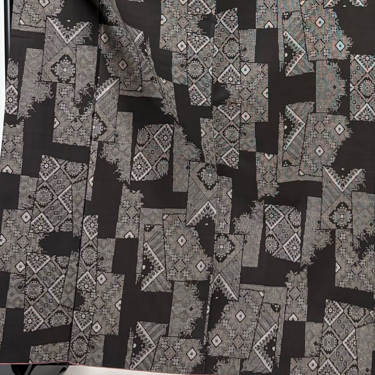 紬 身丈164cm 裄丈64.5cm M 袷 菱 幾何学 焦茶色 正絹