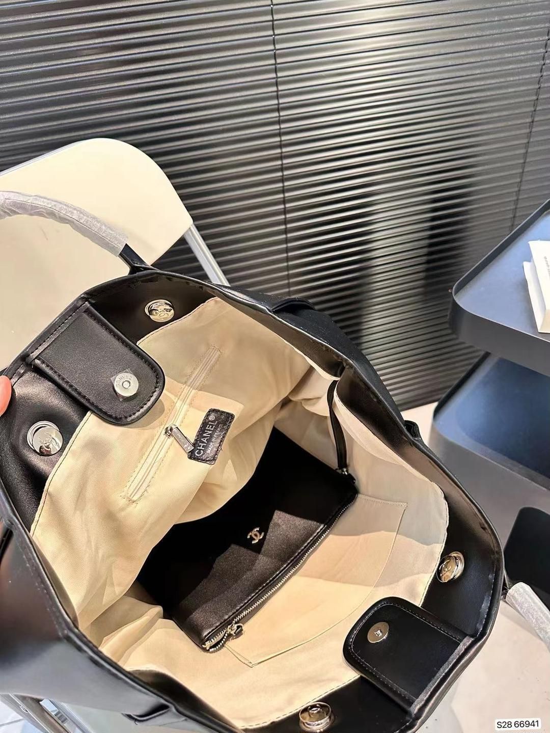 ショルダーバッグとトートバッグは