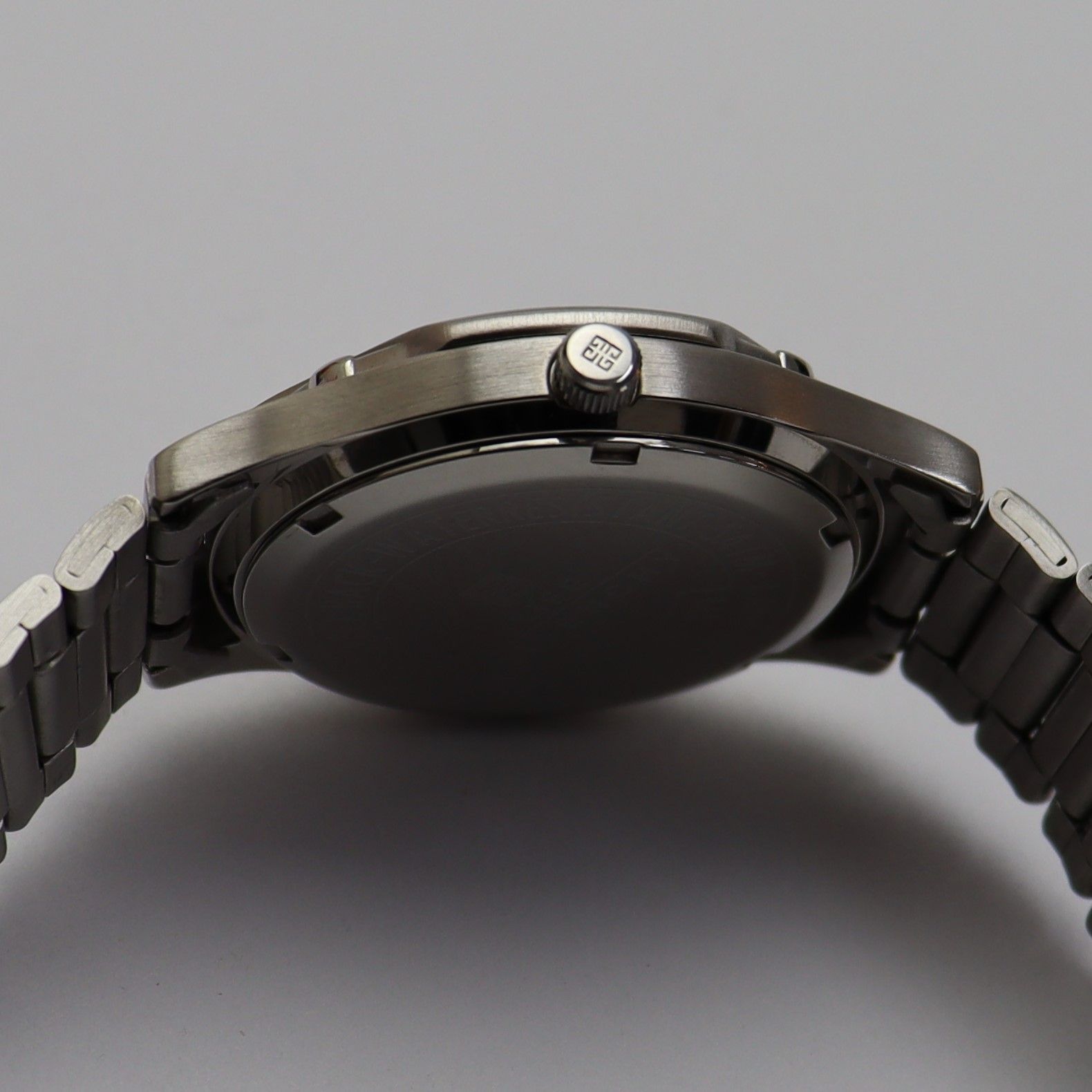 ジバンシー PR.19.XVI クォーツ ホワイトダイヤル 箱付 メンズ腕時計