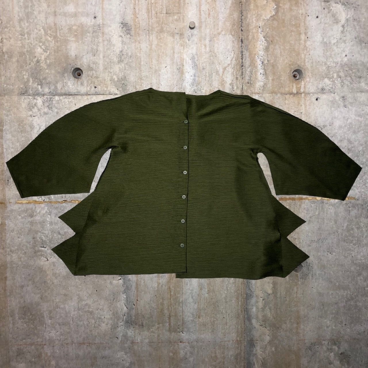 me ISSEY MIYAKE(ミーイッセイミヤケ) A-POCプリーツオーバー