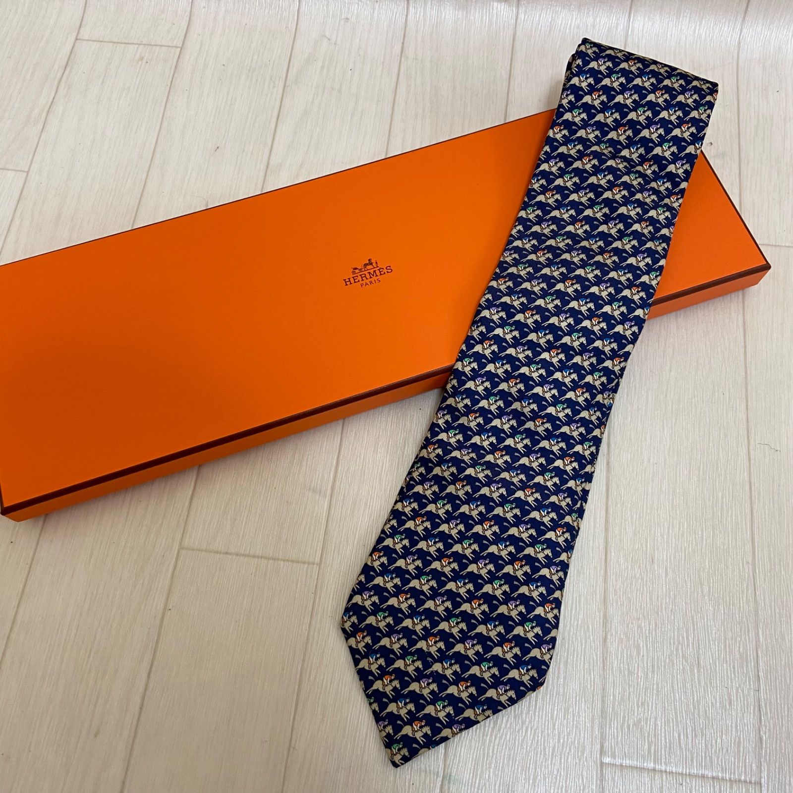 HERMES エルメス　ネクタイ　ストライプ　馬　ベルト　ホース刺繍 鑑定済み】HERMES エルメス シルク100% ネクタイ ネイビーホース
