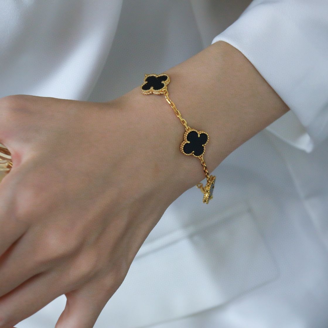 Van Cleef & Arpels 四つ葉のクローバーブレスレット Van Cleef & Arpels VCA 四つ葉のクローバー ブレスレット