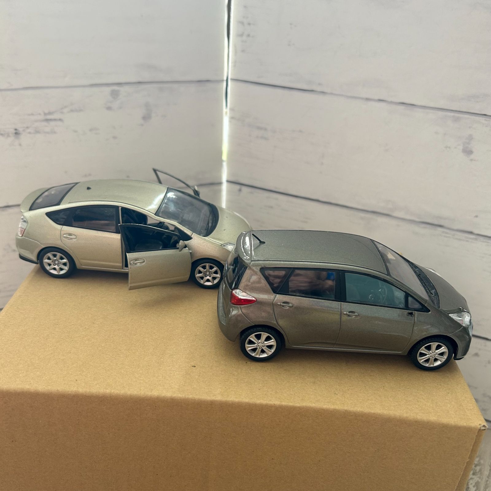1/30 TOYOTA プリウス＆ラクティス ミニカー 非売品 カラーサンプル