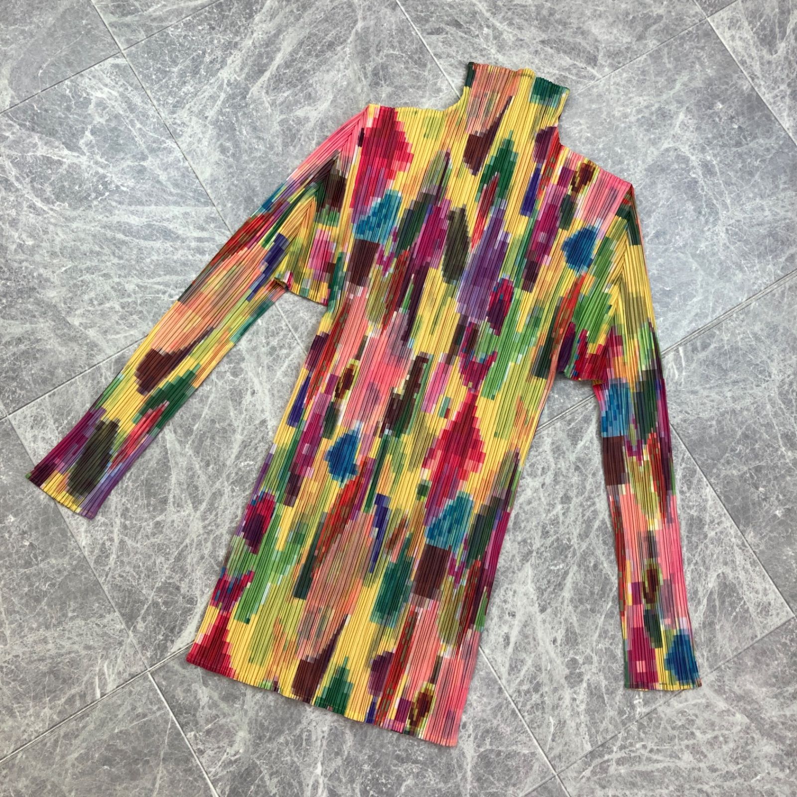 美品 プリーツプリーズイッセイミヤケ プリーツ 長袖カットソー 柄 3