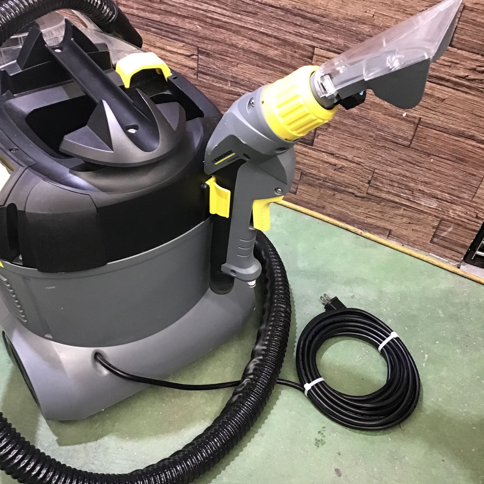 業務用カーペットリンスクリーナー