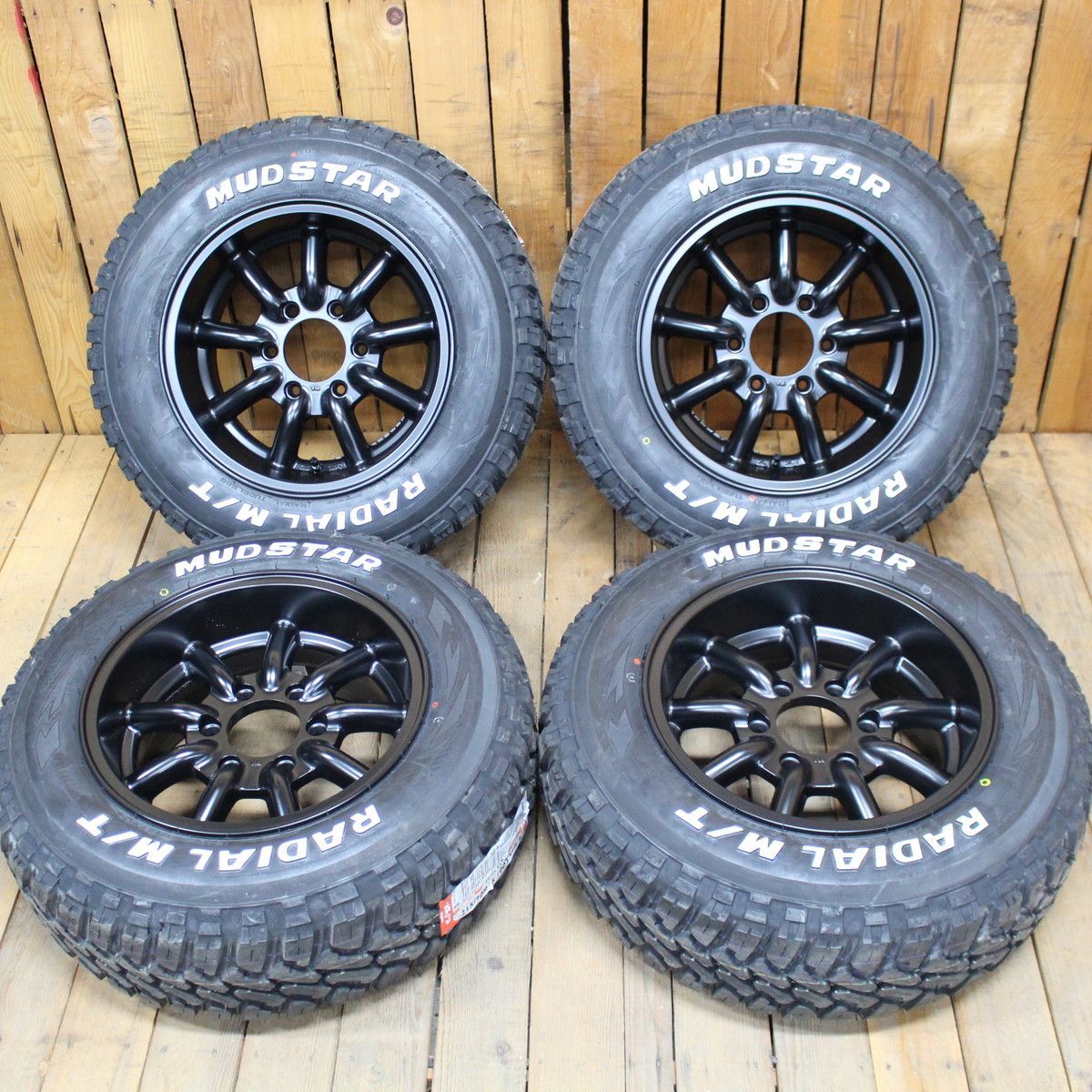 200系 ハイエース オーバーフェンダーサイズ 16インチ