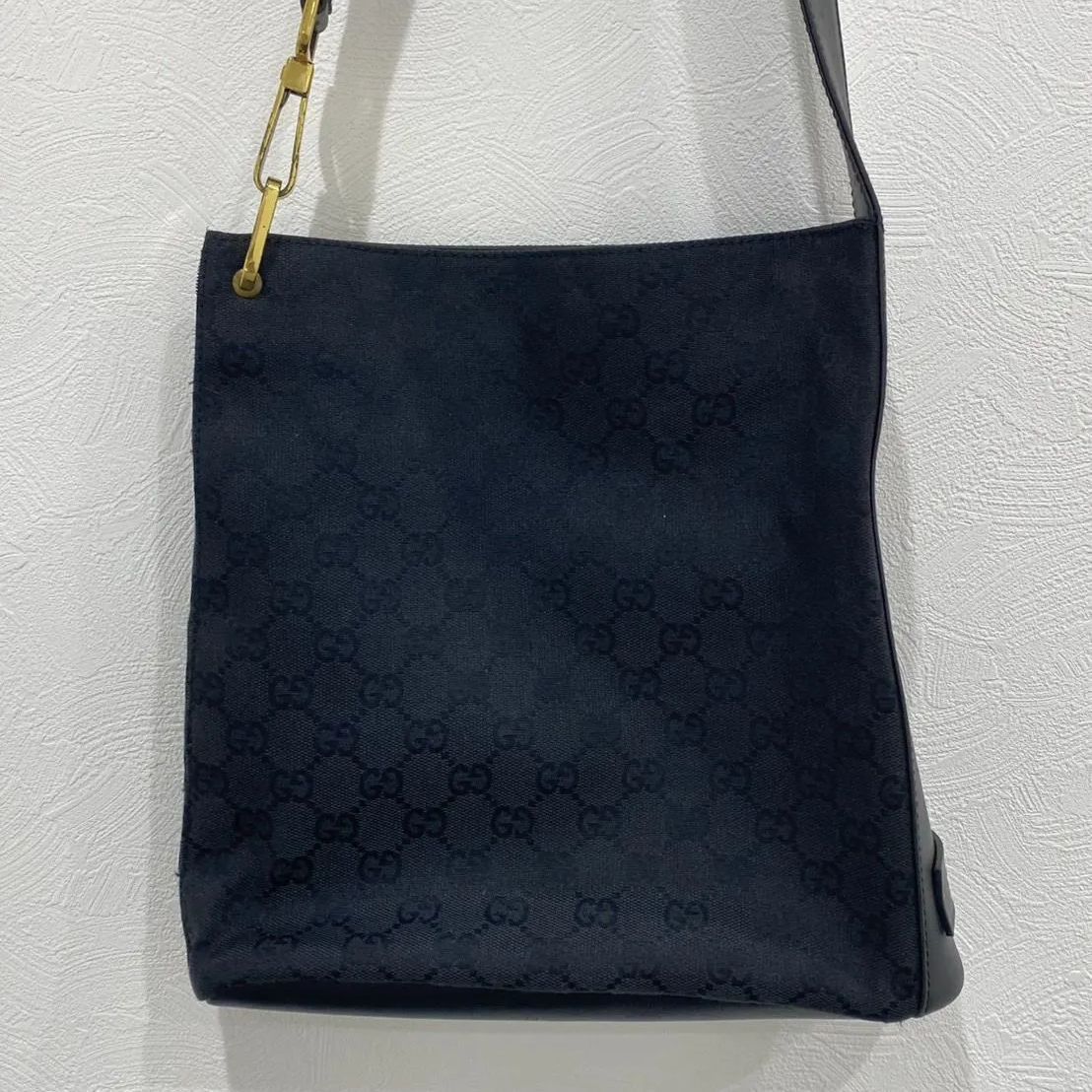 GUCCI パッチ付きショルダーバッグ シリアル、刻印写真有り傷、スレ無し 美品 GUCCI グッチ ショルダーバッグ レザー ブラック 001 261 1070
