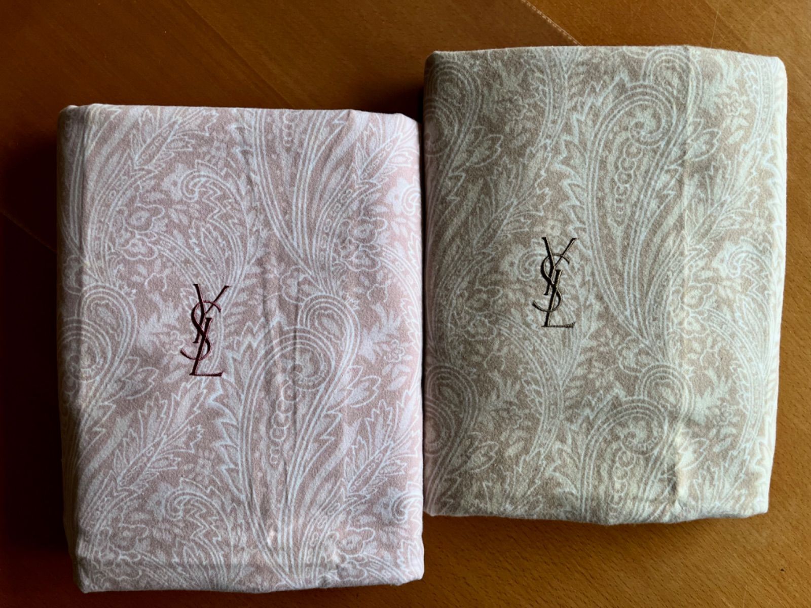 YSL イヴ サンローラン シーツ 上品な柄