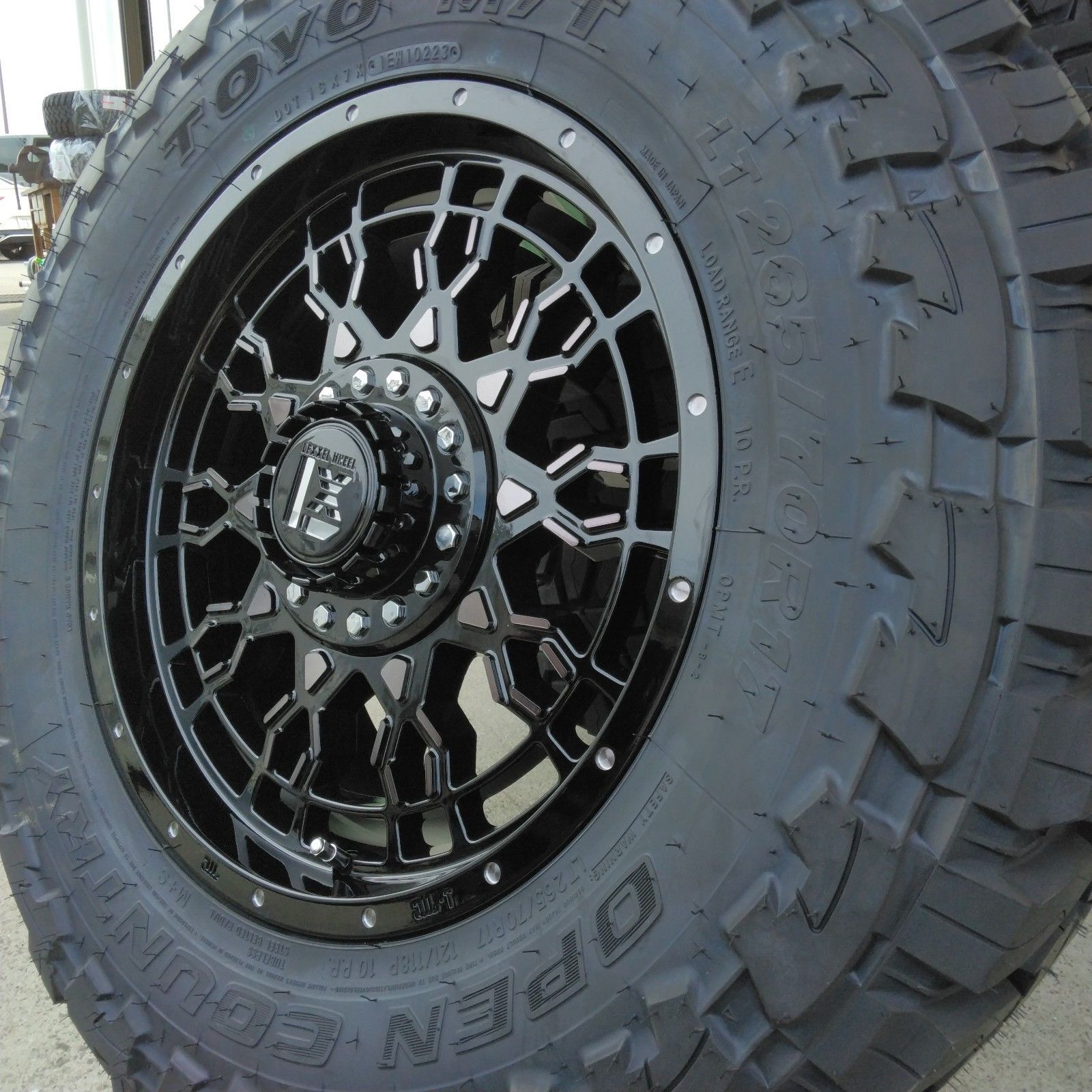 Jeep ラングラー JL JK タイヤホイールセット トーヨー オープンカントリーMT 265/70R17 新品4本セット LEXXEL  PreDator 17インチ