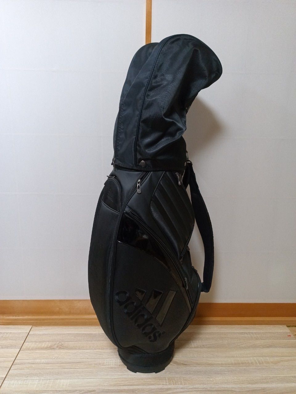 adidas ゴルフバッグ 9インチブラック 大容量軽量設計 ポケット