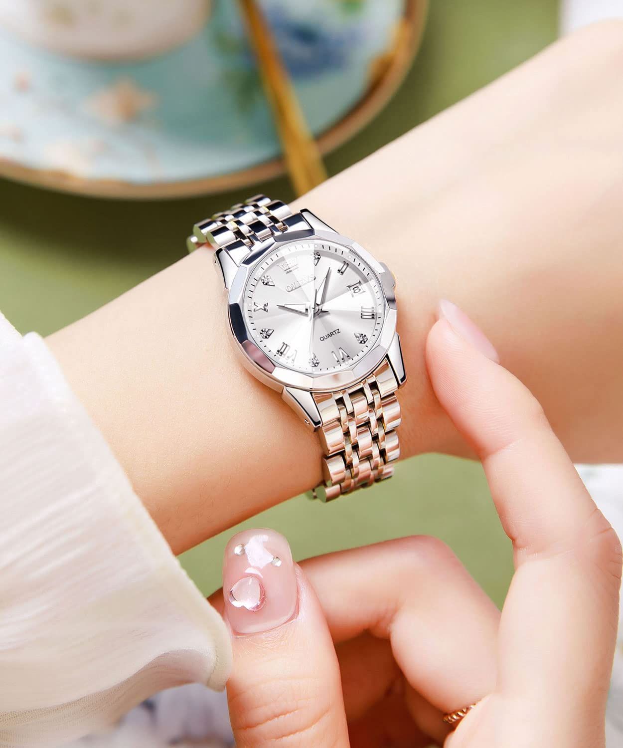 【新着商品】メタルバンド ダイヤモンドカジュアルとけい腕時計レディース シンプル女性腕時計ギフト レディース腕時計ホワイトかわいい アナログ防水日付 クォーツ時計 おしゃれ うで時計レディース人気 OLEVS