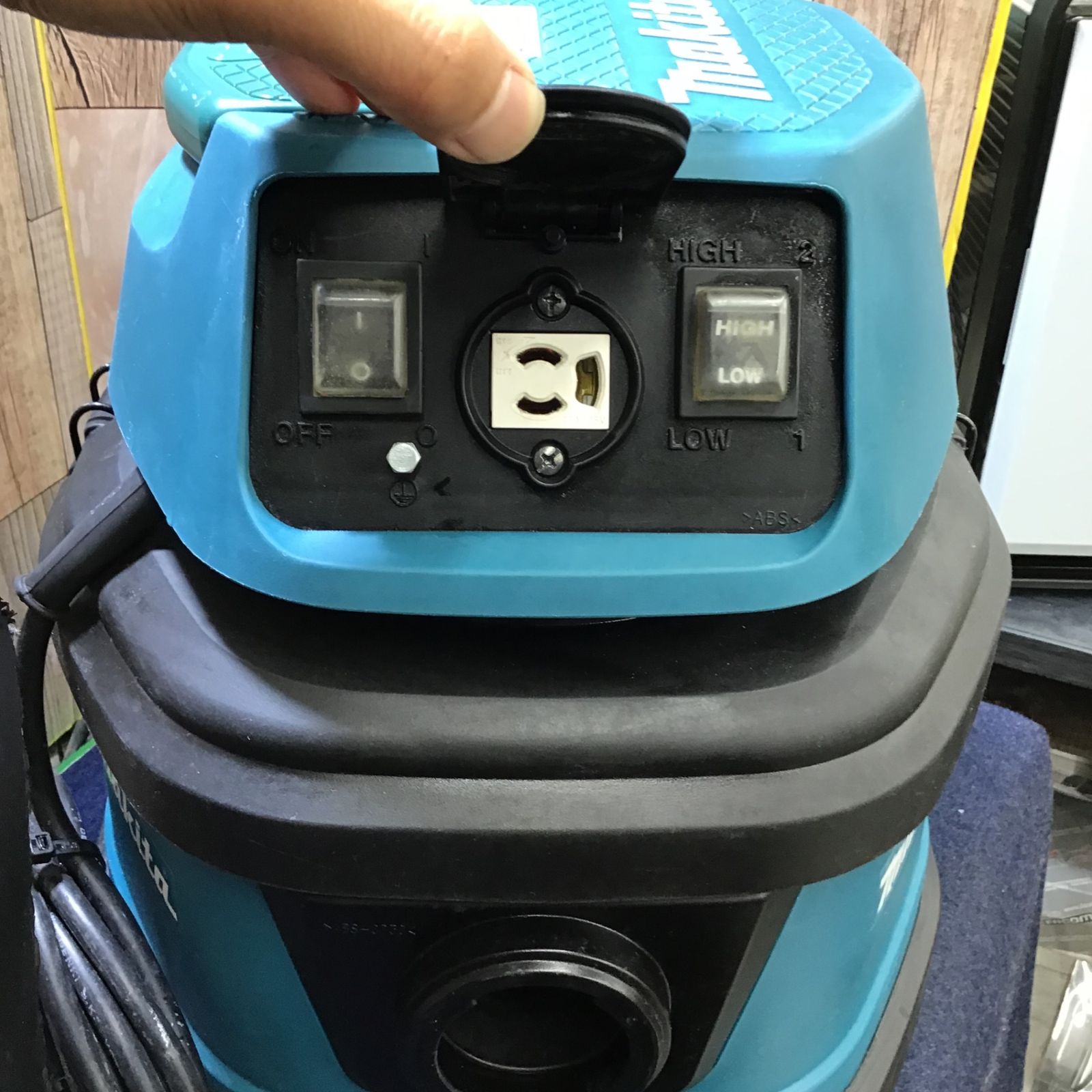 〇マキタ(makita) 乾式 集じん機 472(P)【八潮店】 - メルカリ
