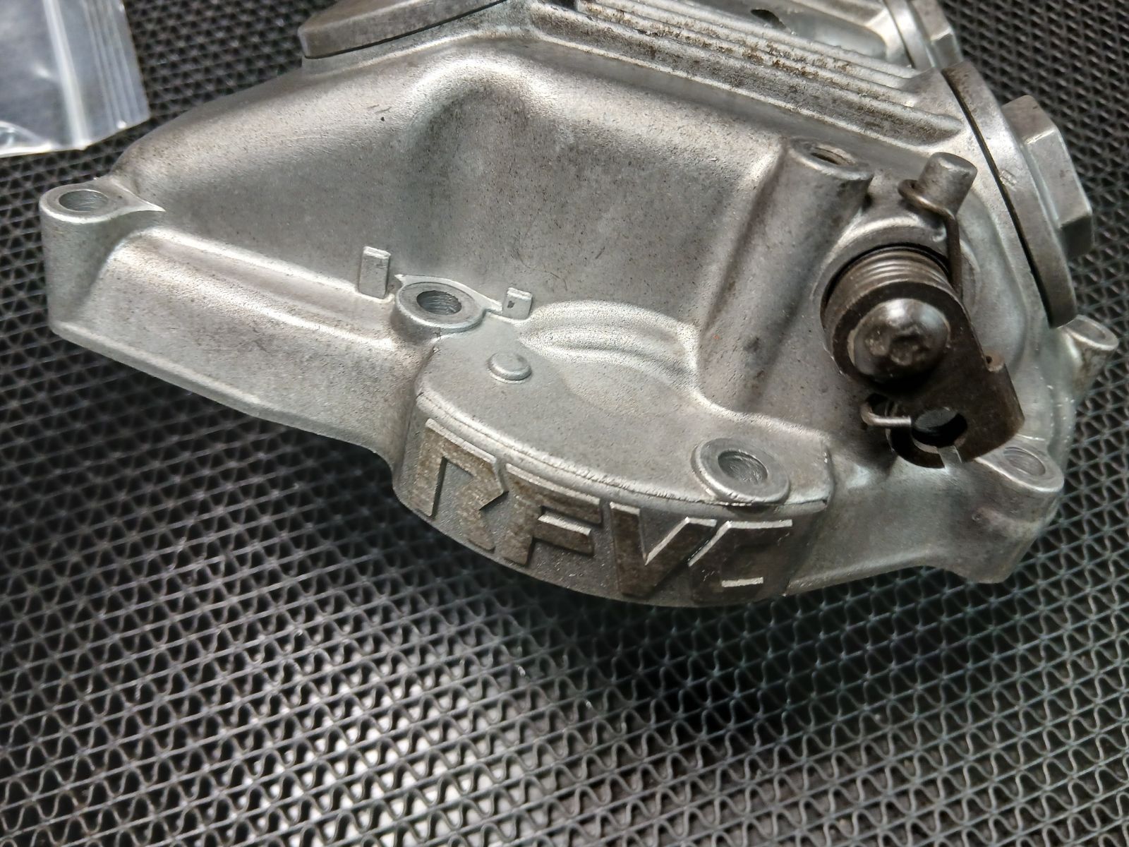 ホンダ XLR250 BAJA】シリンダーヘッドカバー＆タペットロッカーアーム